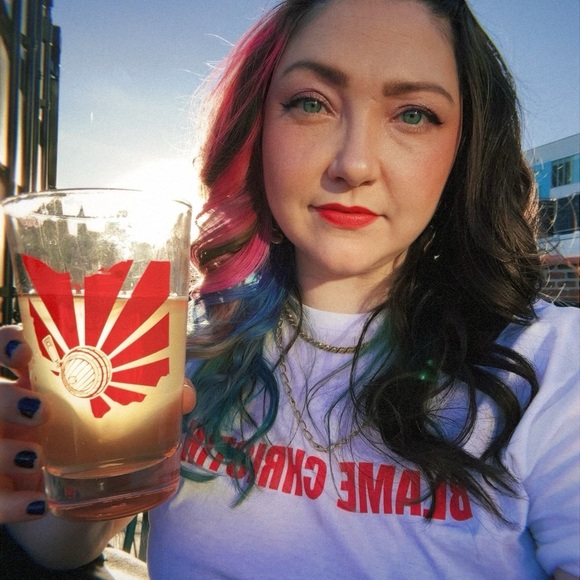 Meet your Posher, Cassie - Picture 3 of 3